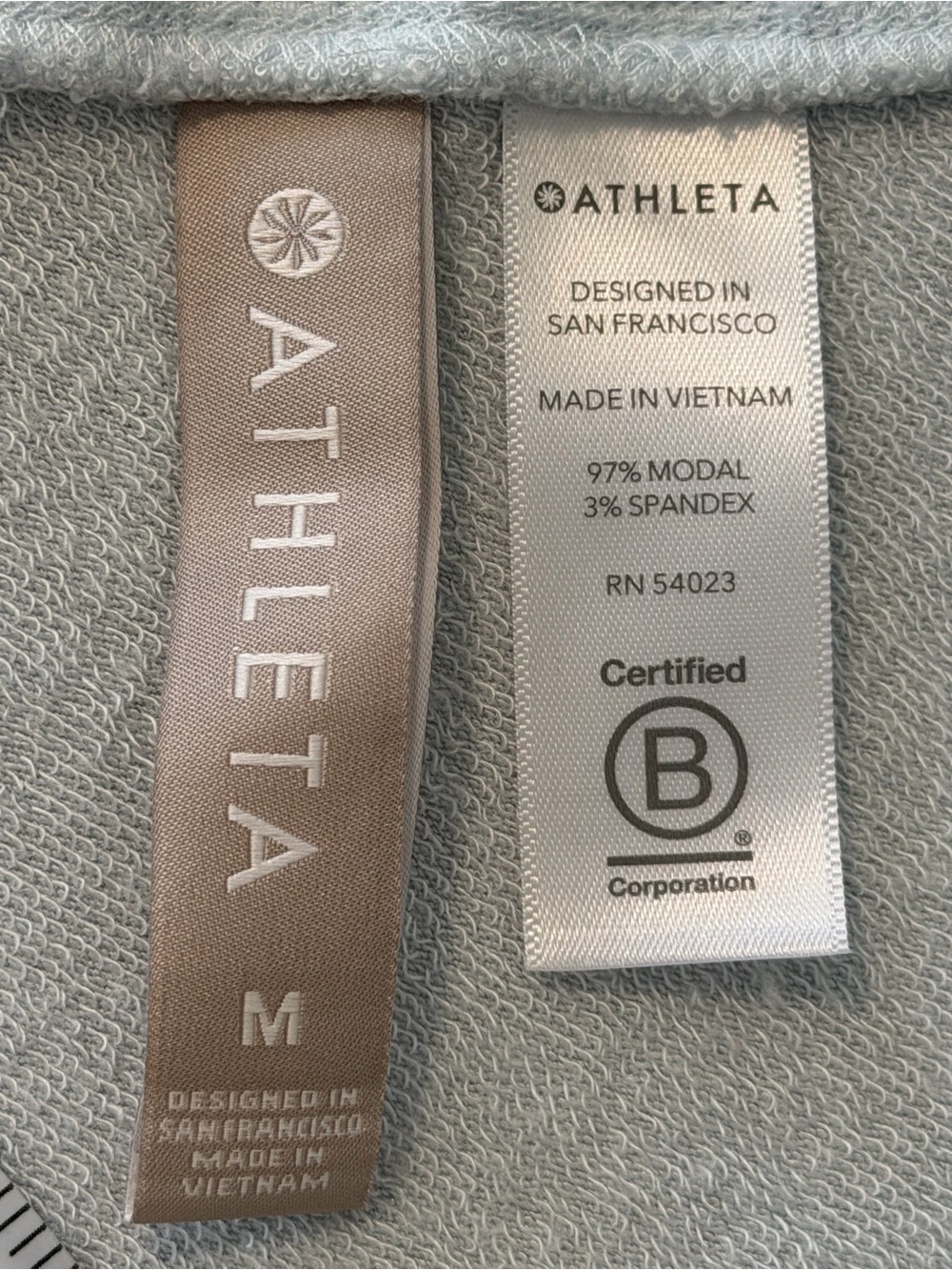 Athleta Nirvana Wear Two Ways Wrap Size Medium - Picture 8 of 11